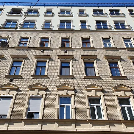 Апартаменты Akacfa Sweet *