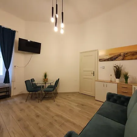 Akacfa Sweet Apartment